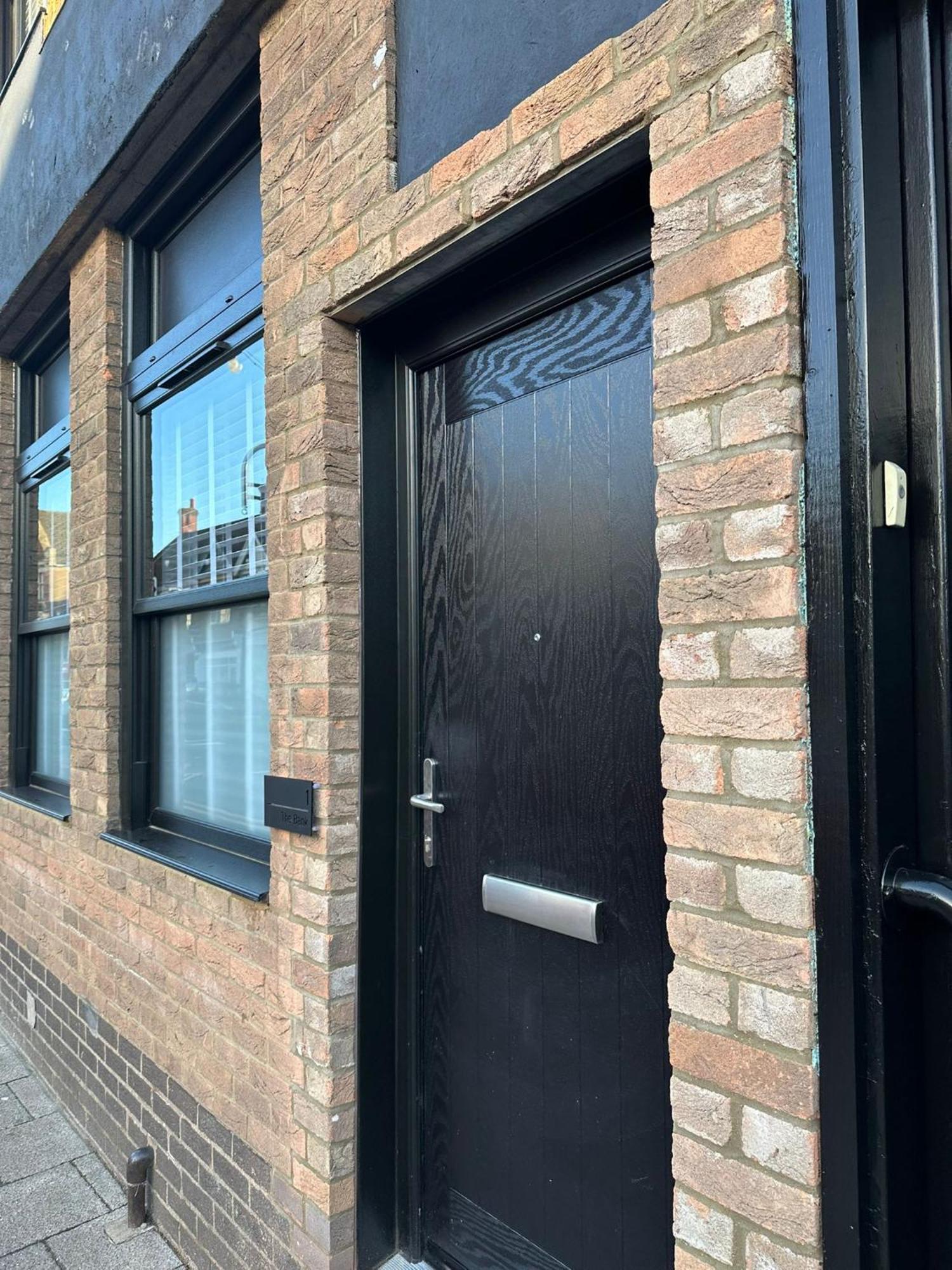 Spacious Modern 1 Bed Apartments In St Neots - Perfect For Contractors & Professionals - Free Parking - Wifi - Fully Equipped Kitchen - Smart Tv Ideal For Work Stays And Long Projects エクステリア 写真