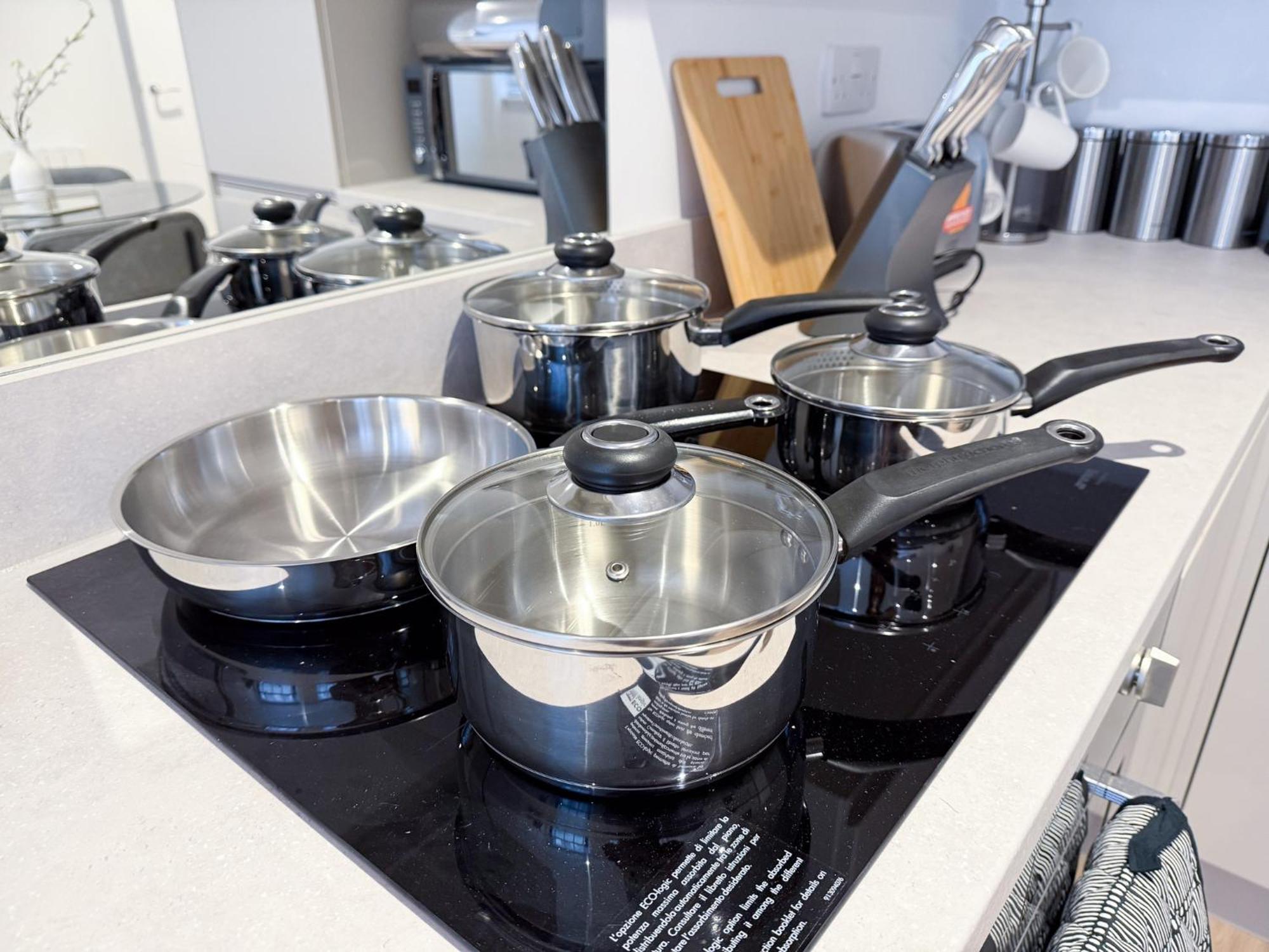 Spacious Modern 1 Bed Apartments In St Neots - Perfect For Contractors & Professionals - Free Parking - Wifi - Fully Equipped Kitchen - Smart Tv Ideal For Work Stays And Long Projects エクステリア 写真