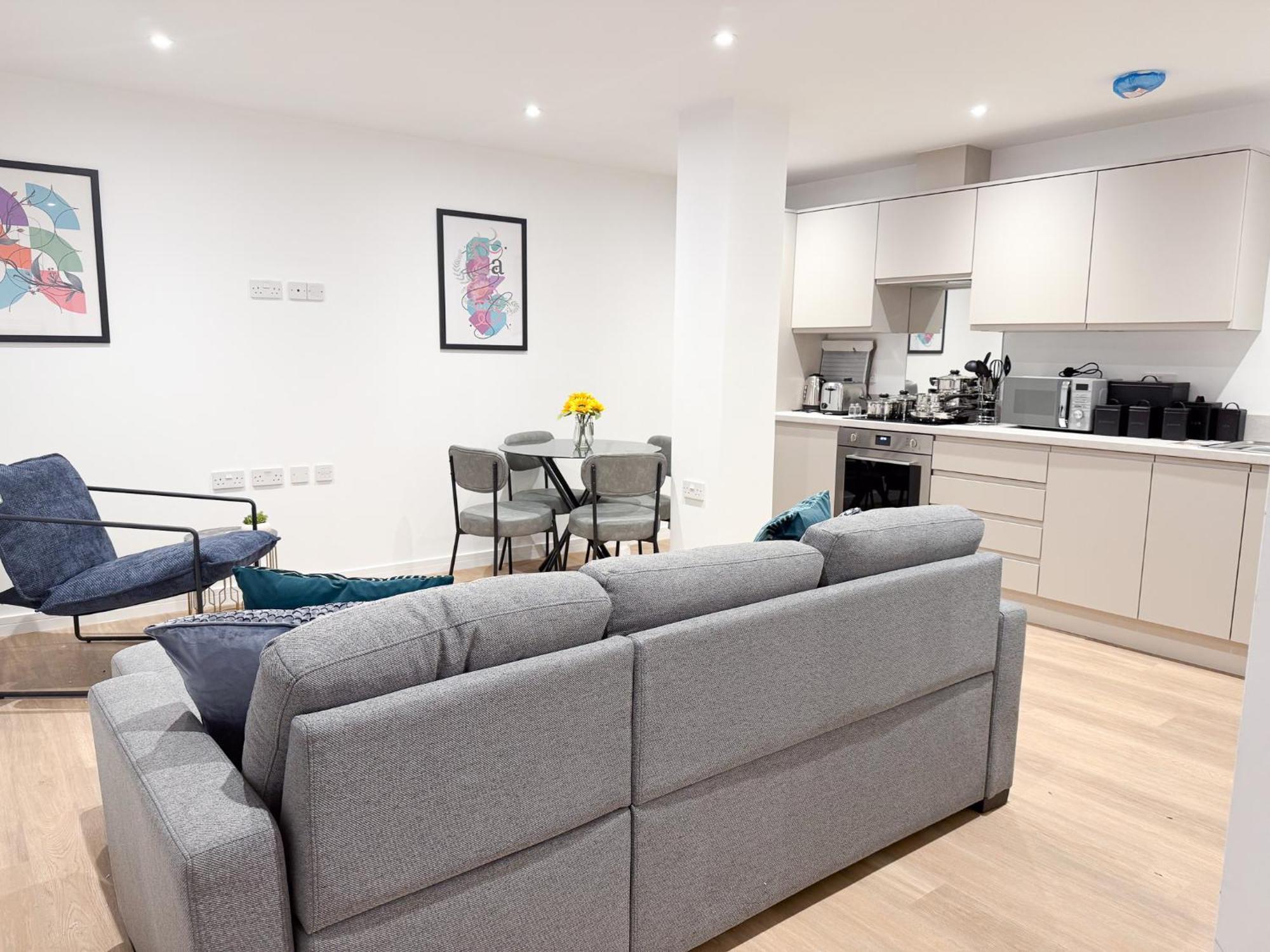 Spacious Modern 1 Bed Apartments In St Neots - Perfect For Contractors & Professionals - Free Parking - Wifi - Fully Equipped Kitchen - Smart Tv Ideal For Work Stays And Long Projects エクステリア 写真