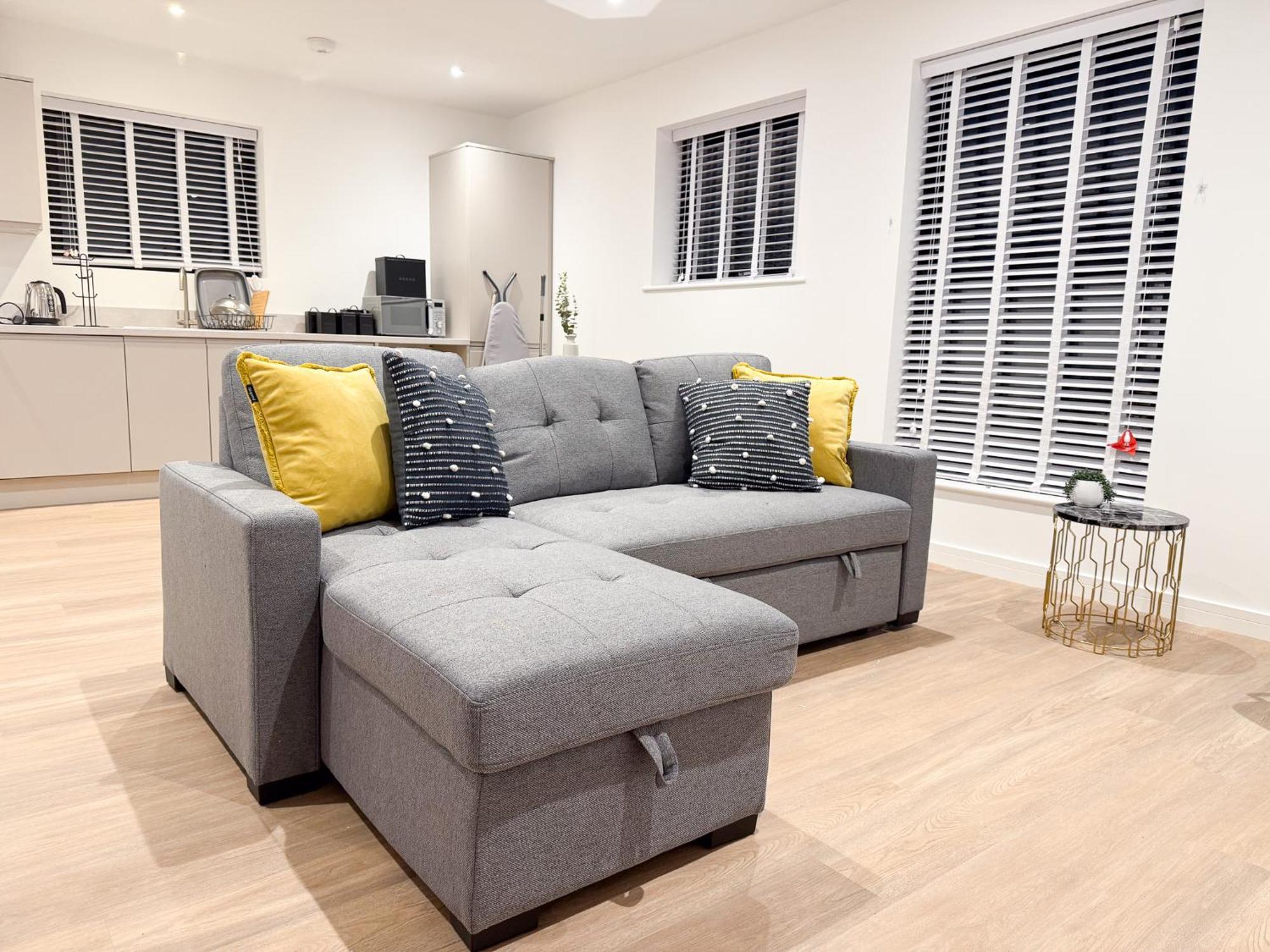 Spacious Modern 1 Bed Apartments In St Neots - Perfect For Contractors & Professionals - Free Parking - Wifi - Fully Equipped Kitchen - Smart Tv Ideal For Work Stays And Long Projects エクステリア 写真
