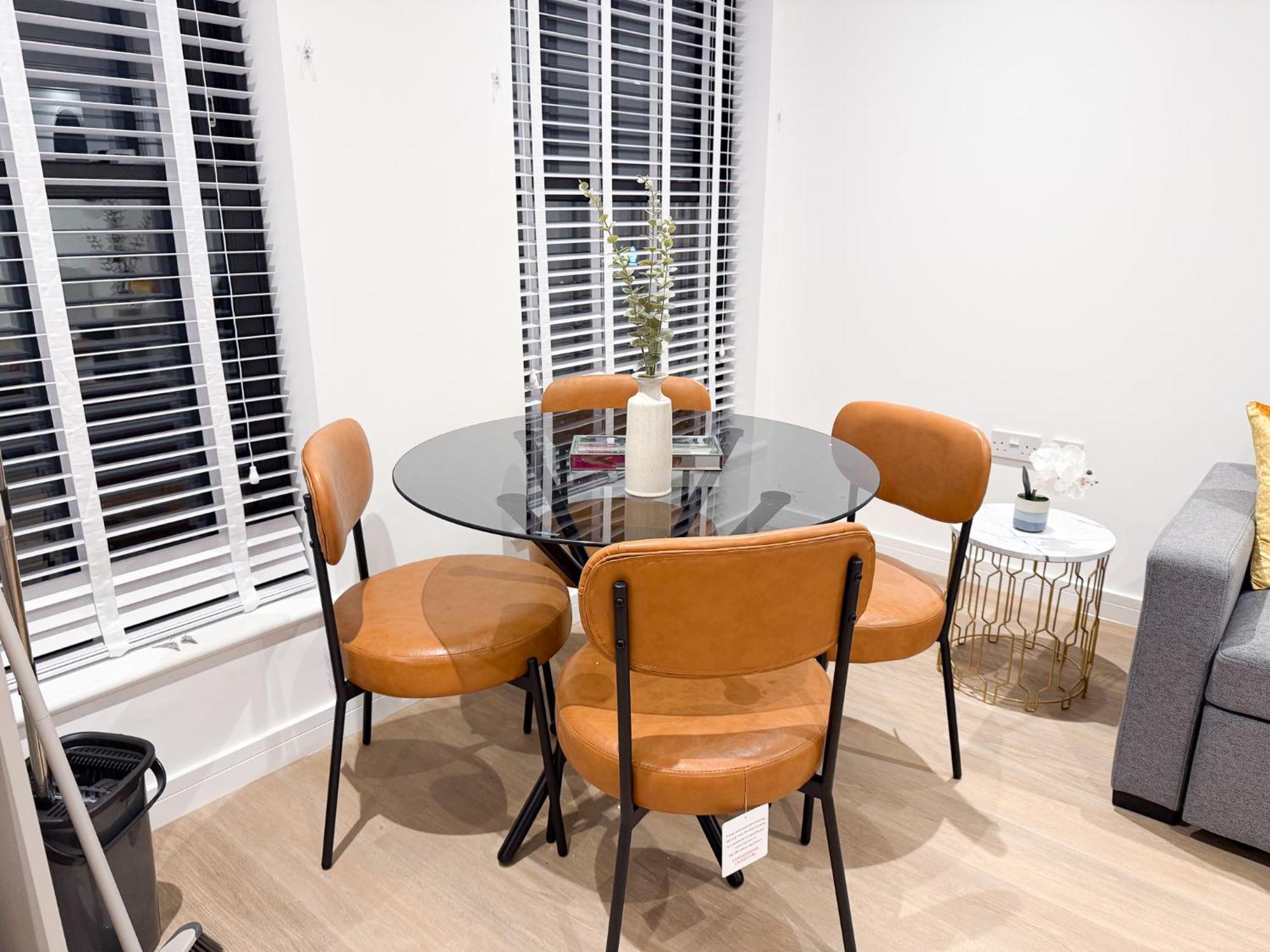 Spacious Modern 1 Bed Apartments In St Neots - Perfect For Contractors & Professionals - Free Parking - Wifi - Fully Equipped Kitchen - Smart Tv Ideal For Work Stays And Long Projects エクステリア 写真