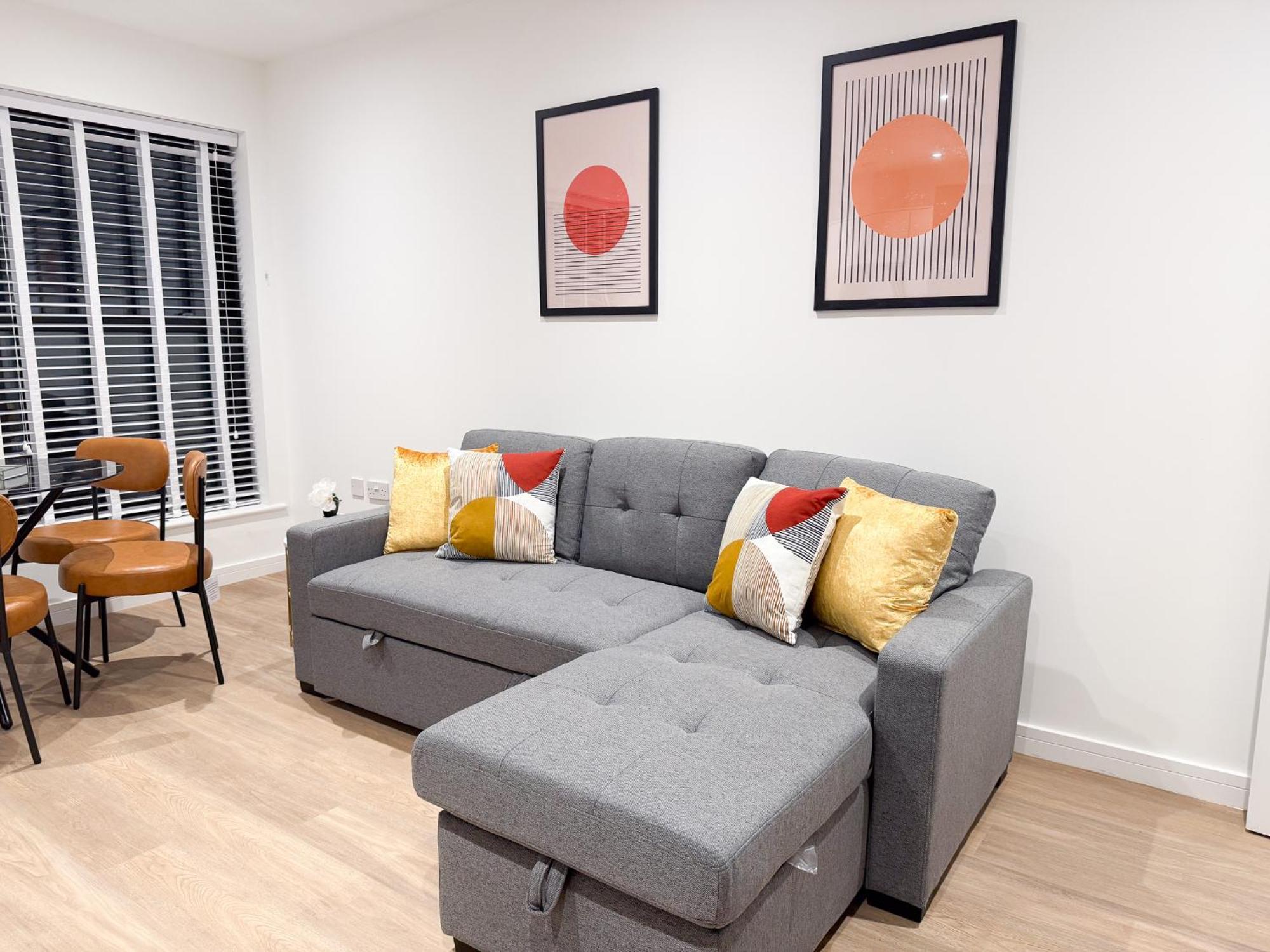 Spacious Modern 1 Bed Apartments In St Neots - Perfect For Contractors & Professionals - Free Parking - Wifi - Fully Equipped Kitchen - Smart Tv Ideal For Work Stays And Long Projects エクステリア 写真