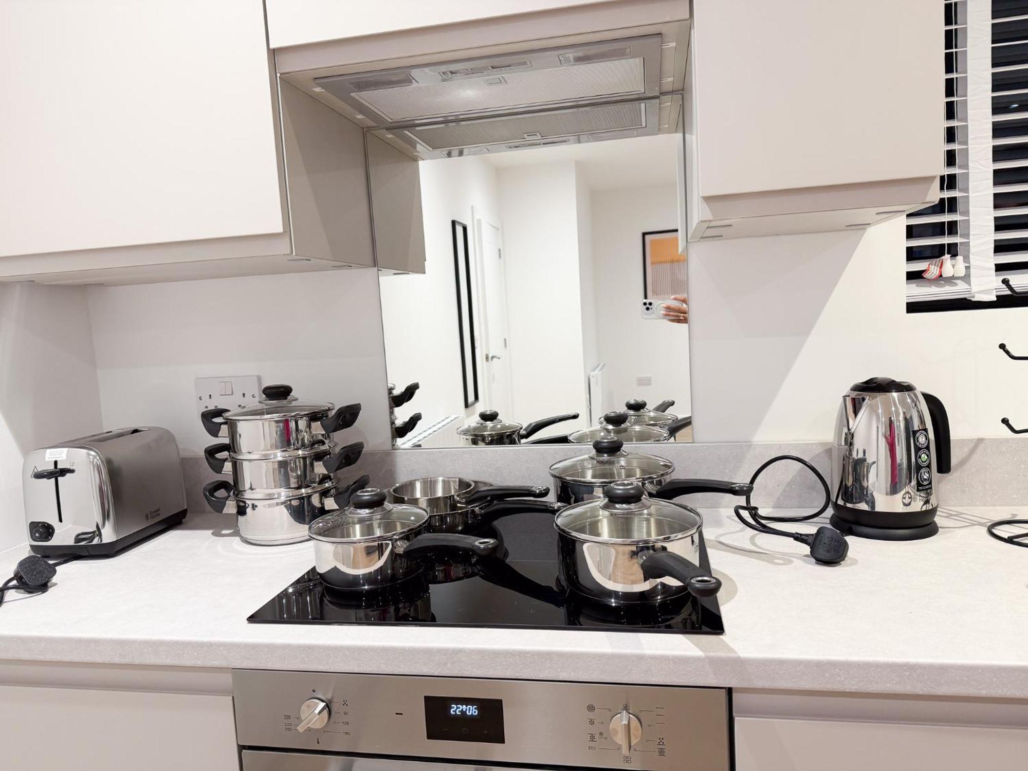Spacious Modern 1 Bed Apartments In St Neots - Perfect For Contractors & Professionals - Free Parking - Wifi - Fully Equipped Kitchen - Smart Tv Ideal For Work Stays And Long Projects エクステリア 写真