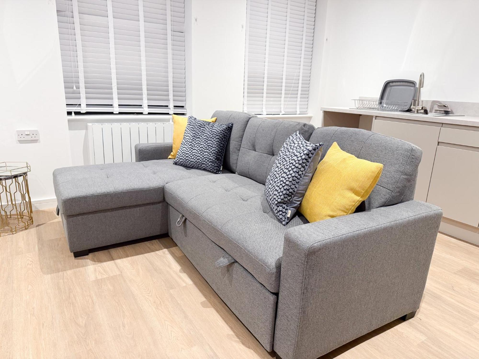 Spacious Modern 1 Bed Apartments In St Neots - Perfect For Contractors & Professionals - Free Parking - Wifi - Fully Equipped Kitchen - Smart Tv Ideal For Work Stays And Long Projects エクステリア 写真