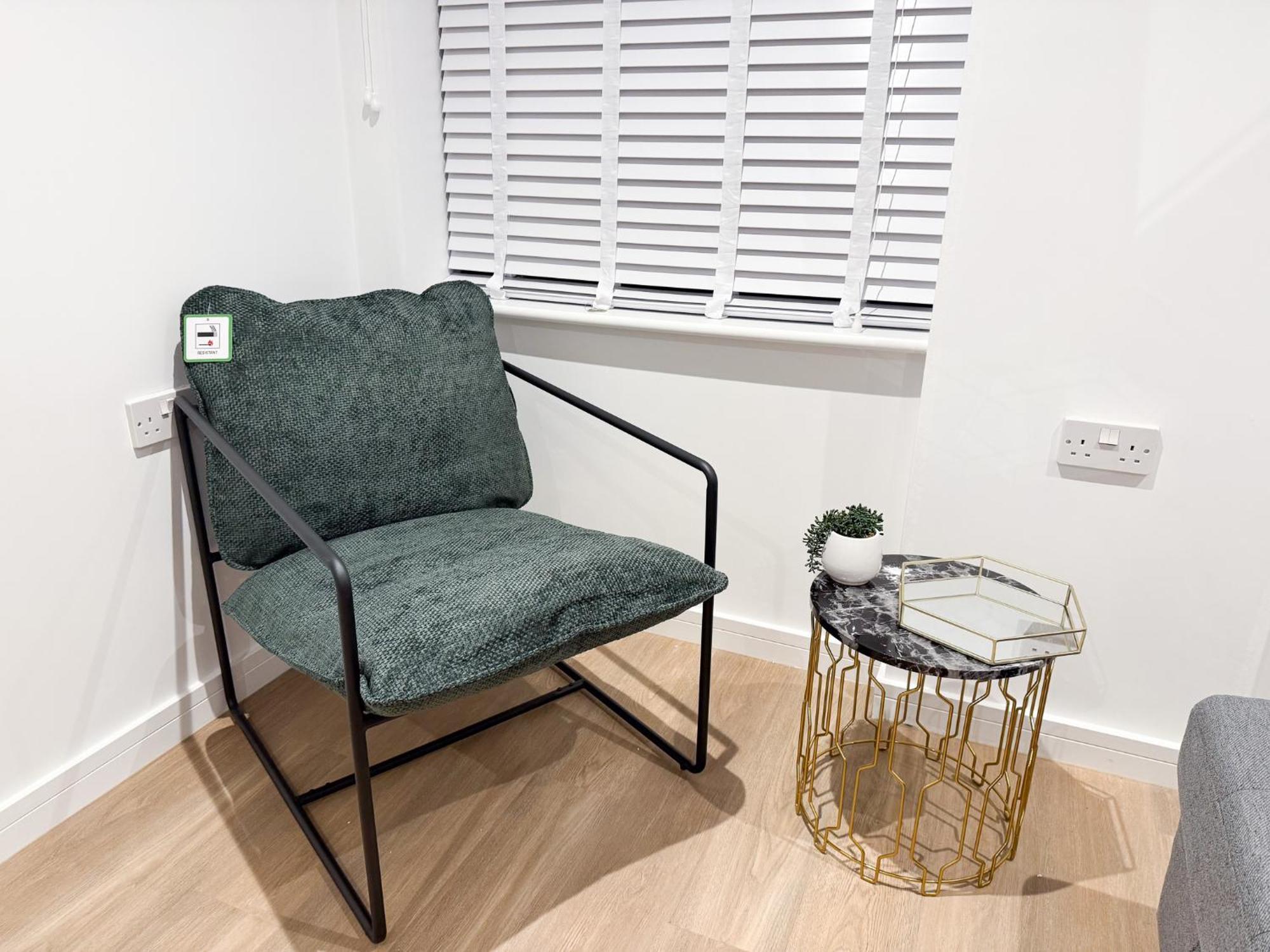 Spacious Modern 1 Bed Apartments In St Neots - Perfect For Contractors & Professionals - Free Parking - Wifi - Fully Equipped Kitchen - Smart Tv Ideal For Work Stays And Long Projects エクステリア 写真